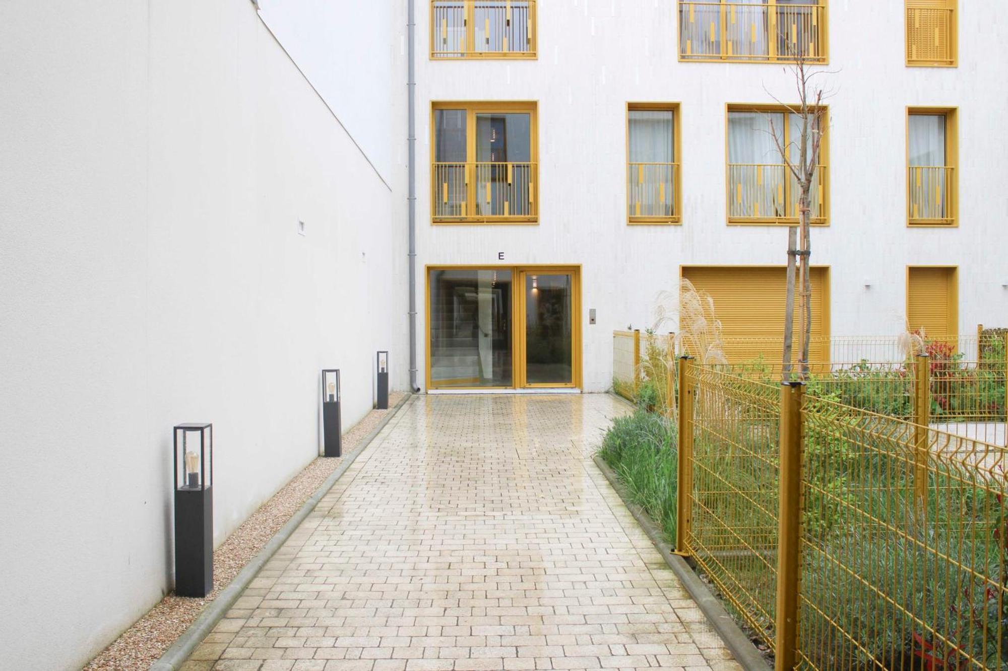 Cozy 60 M On The Outskirts Of Paris